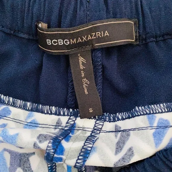 ❤️ BCBG Max Azria Blue Printed Shorts with Pockets NWOT