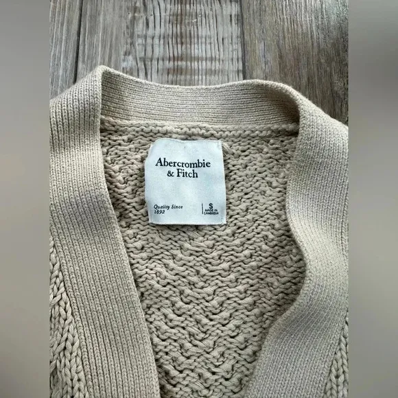 Abercrombie &amp; Fitch Herringbone Stitch Cardigan sweater small tan brown cropped