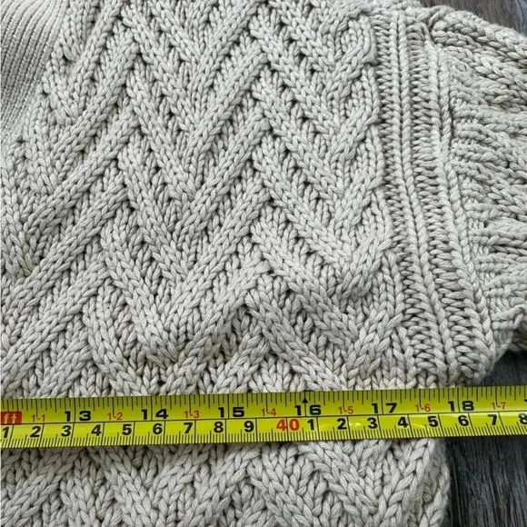 Abercrombie &amp; Fitch Herringbone Stitch Cardigan sweater small tan brown cropped