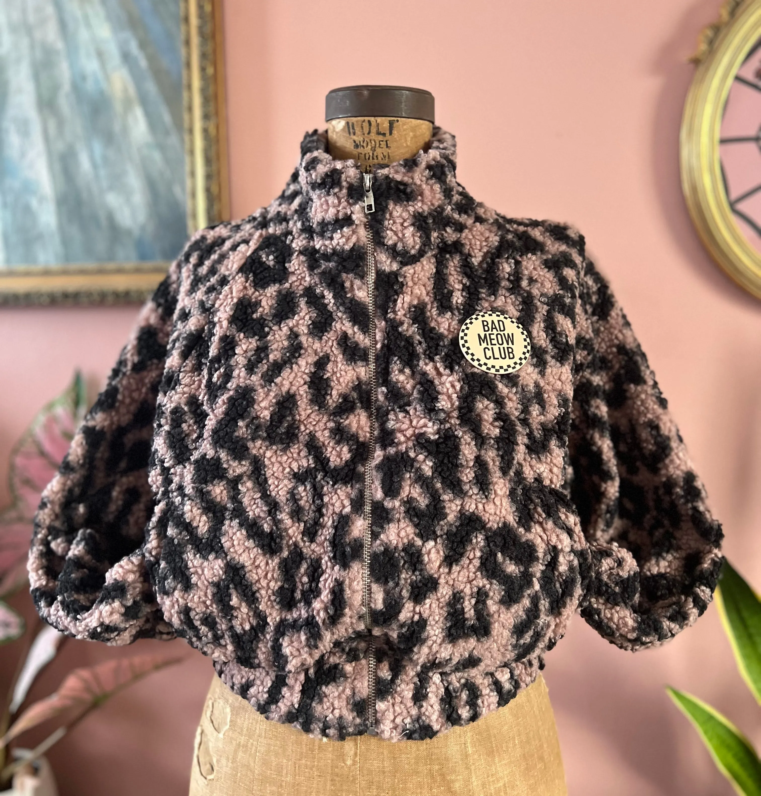 BAD MEOW CLUB CROPPED PUFFY JACKET *DUSTY PINK