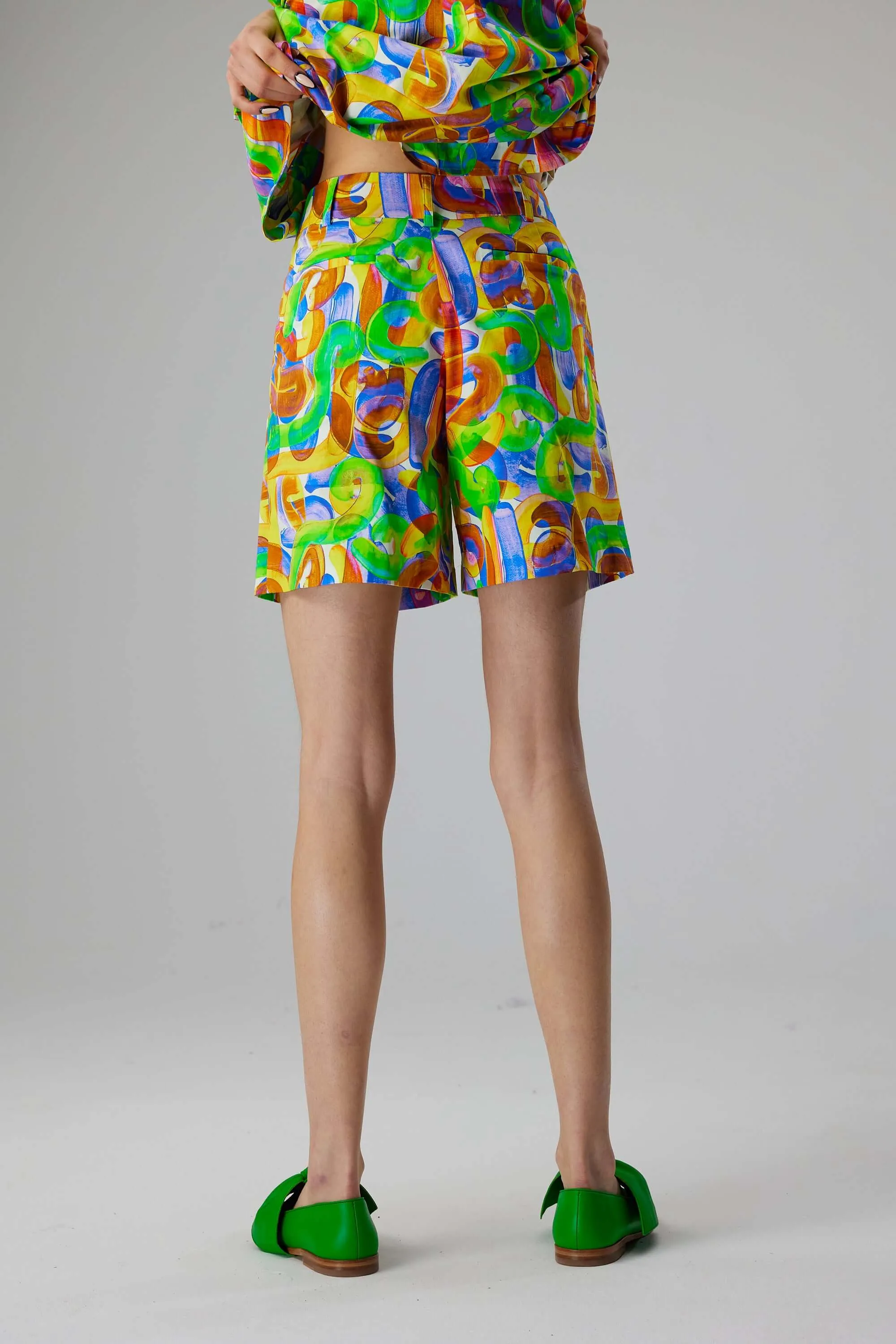 Beckett short in Kitrina Marshmallow print