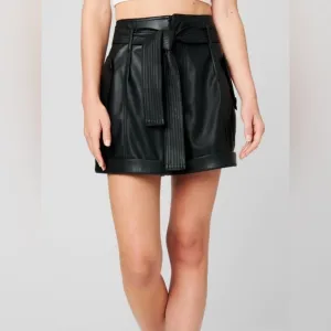 BLANK NYC hold me short. Size 25. NWT