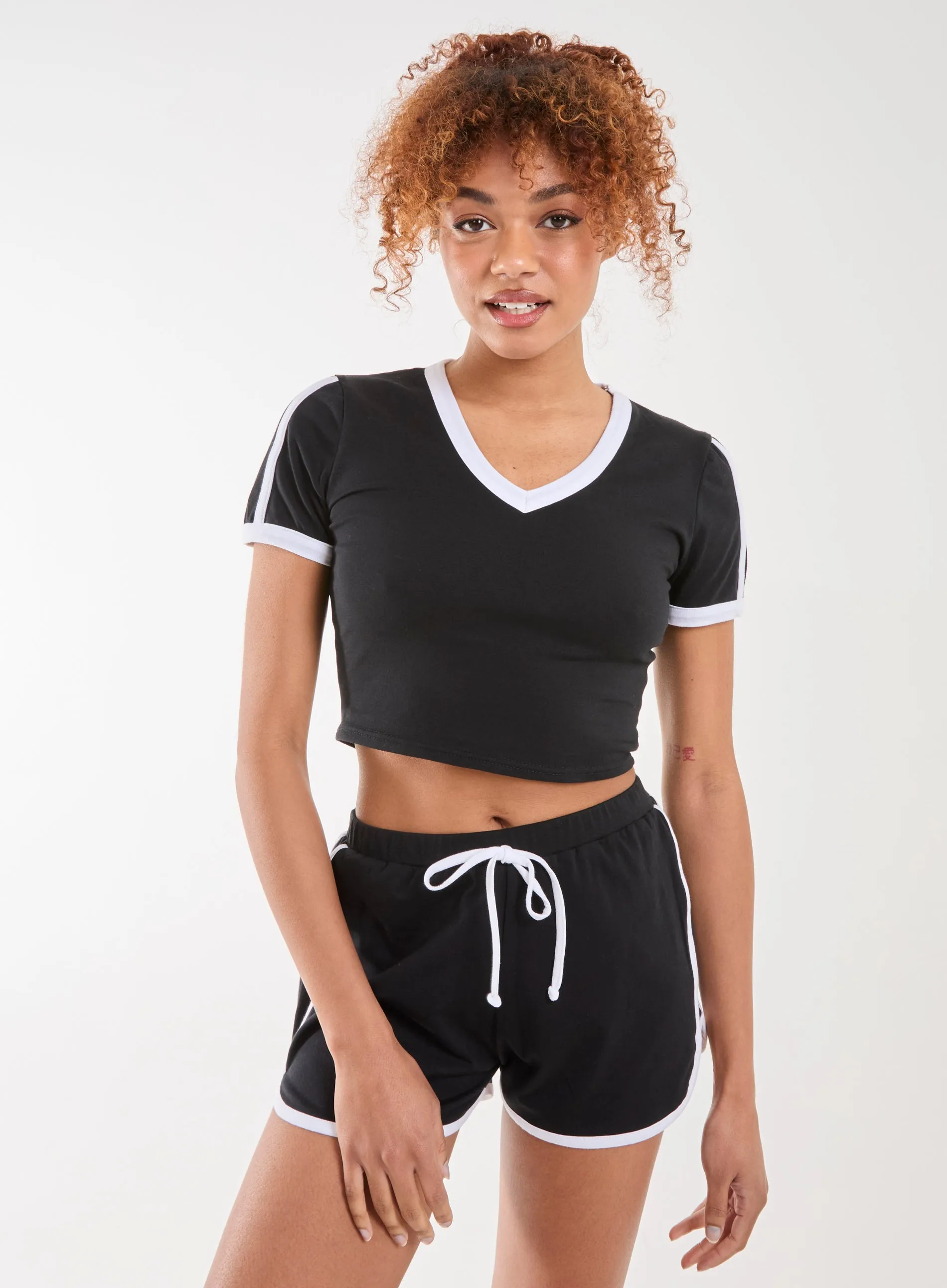 Contrast Piping Cropped T-Shirt
