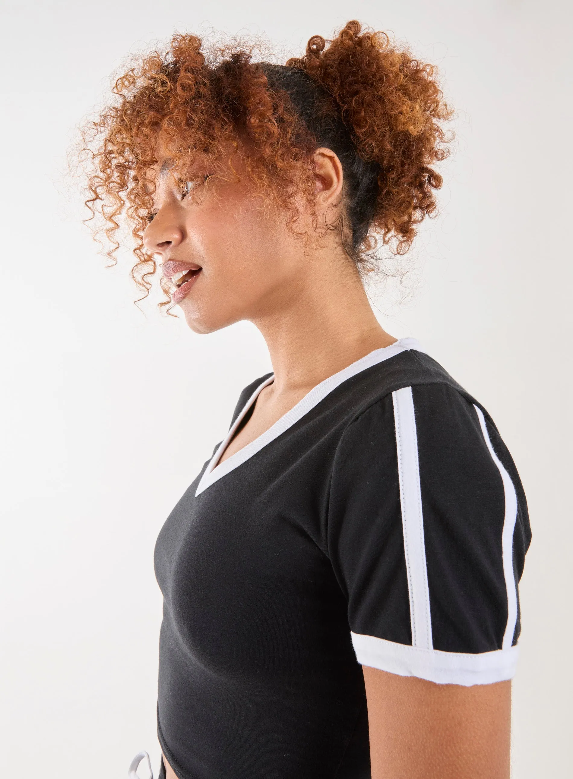 Contrast Piping Cropped T-Shirt