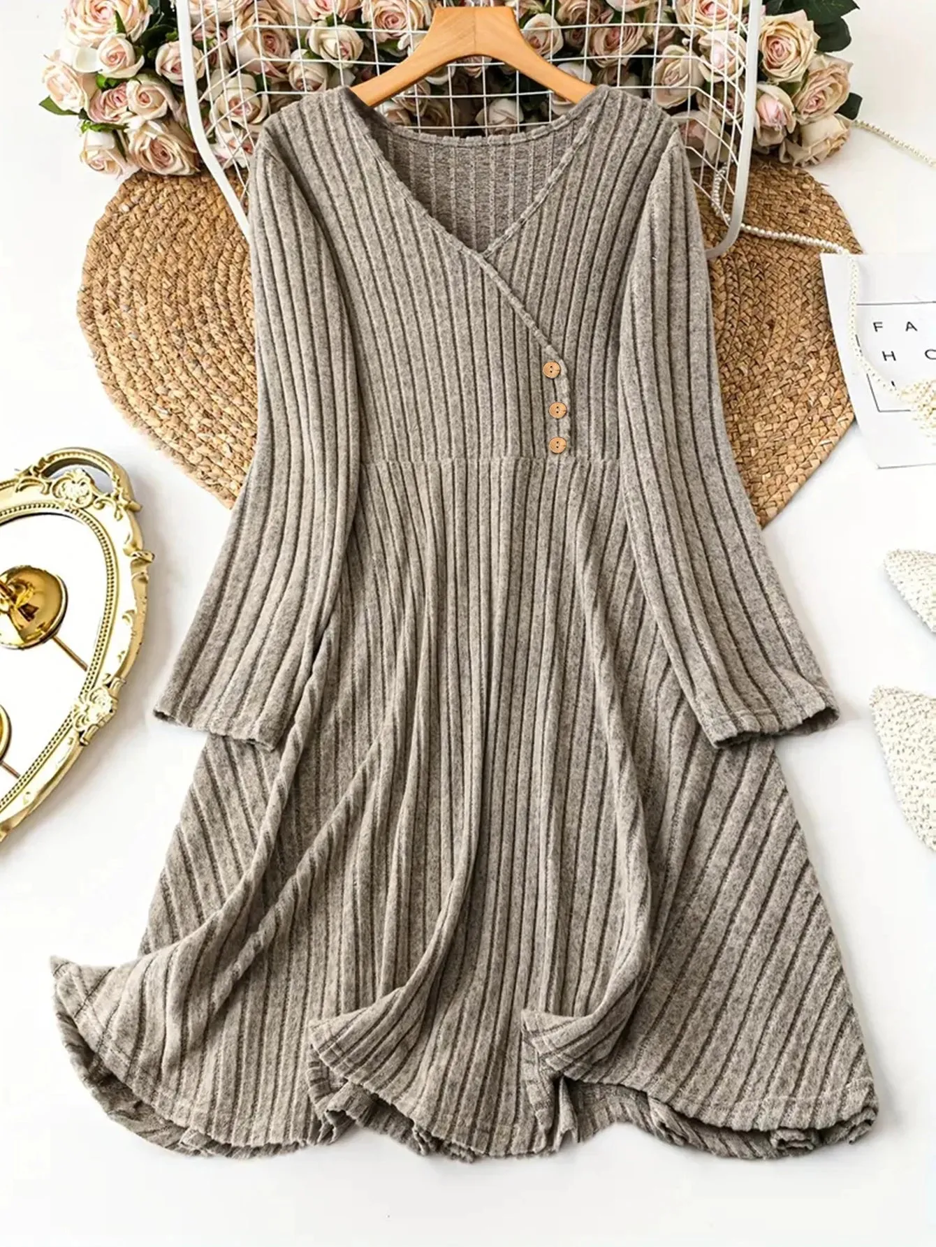 Dress Elegant Casual with a modern and chic appeal