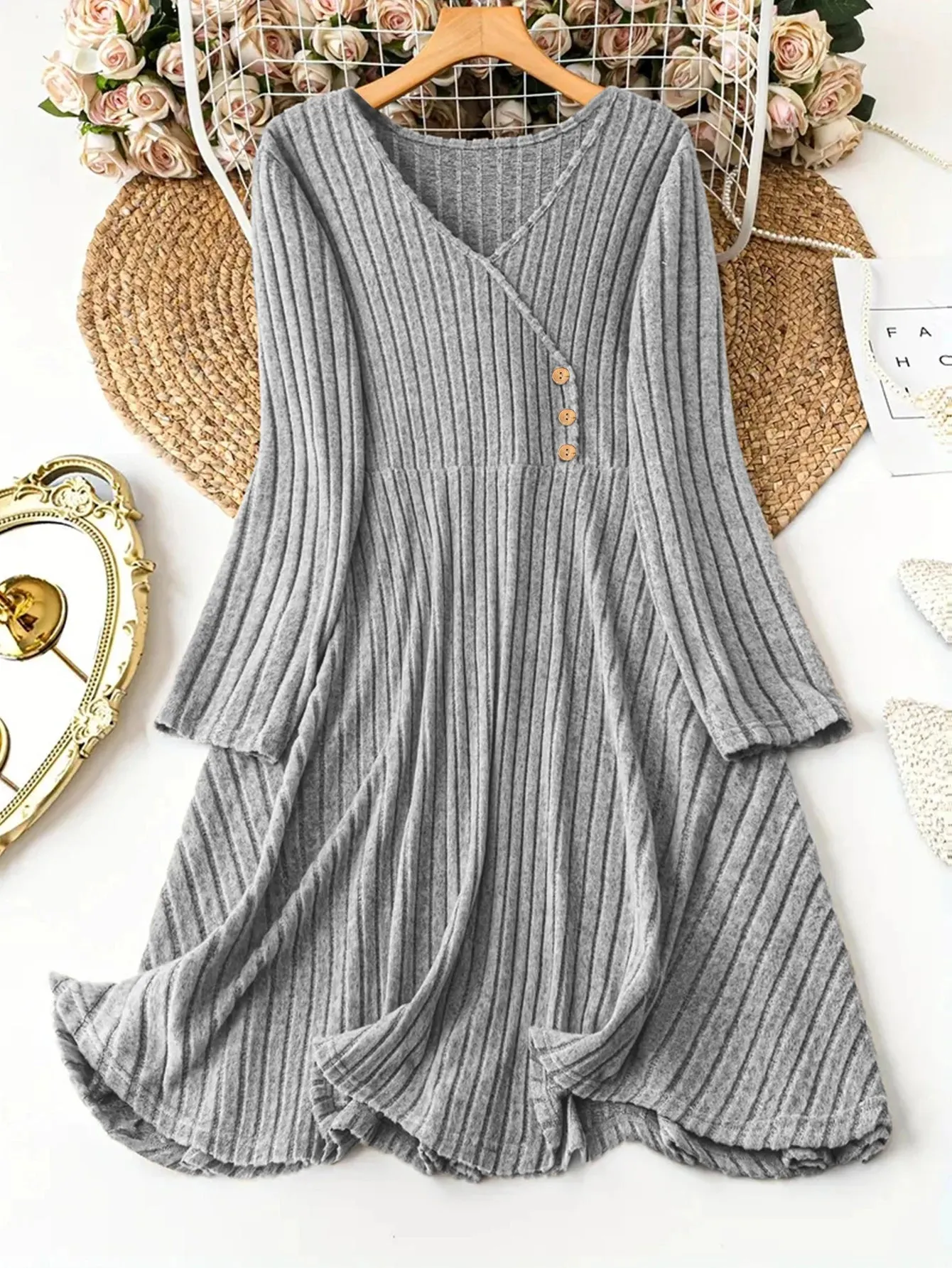 Dress Elegant Casual with a modern and chic appeal