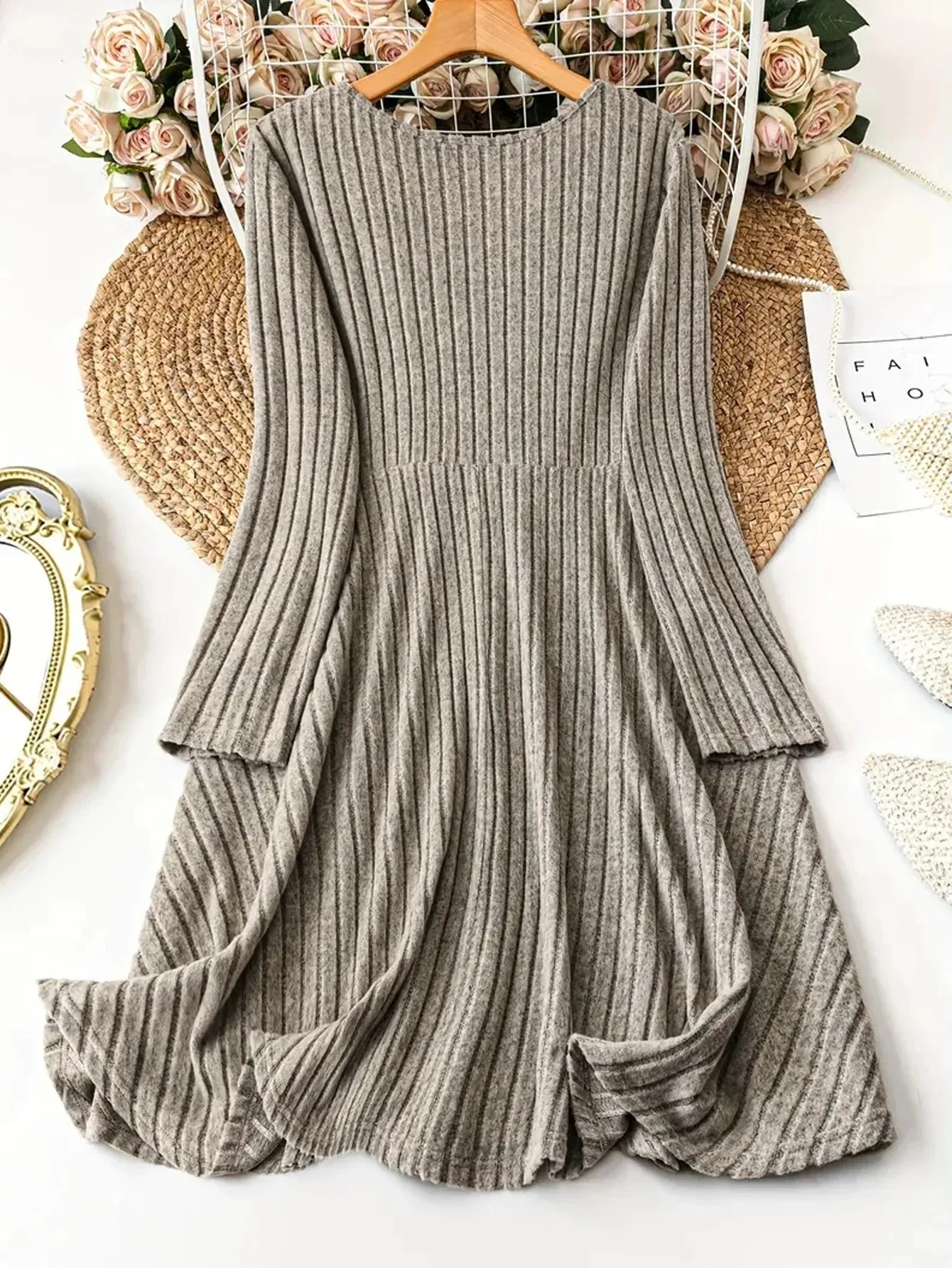 Dress Elegant Casual with a modern and chic appeal
