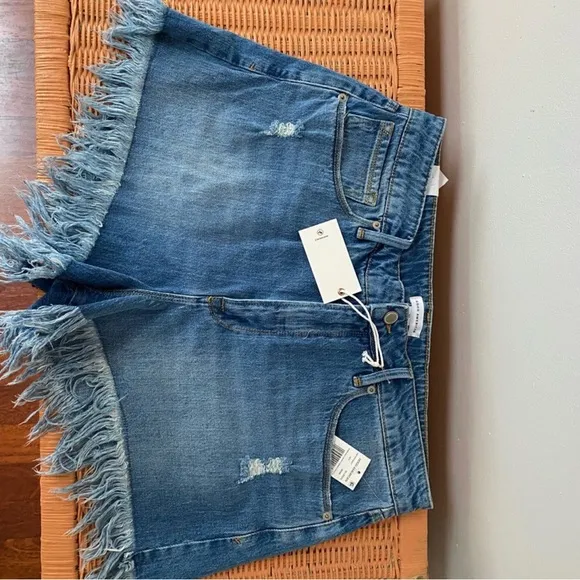 Good American Bombshell Jean Shorts Raw Hem Blue 686 Size 15 NWT $119