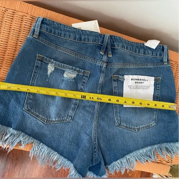 Good American Bombshell Jean Shorts Raw Hem Blue 686 Size 15 NWT $119