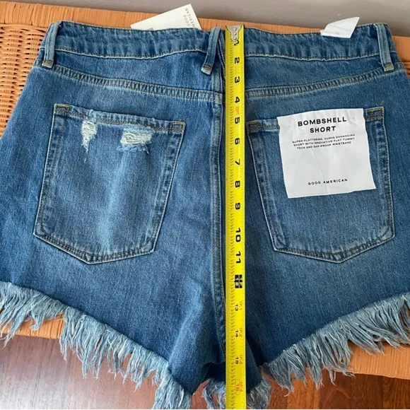 Good American Bombshell Jean Shorts Raw Hem Blue 686 Size 15 NWT $119