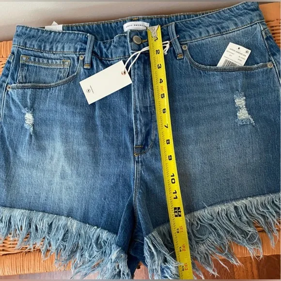 Good American Bombshell Jean Shorts Raw Hem Blue 686 Size 15 NWT $119