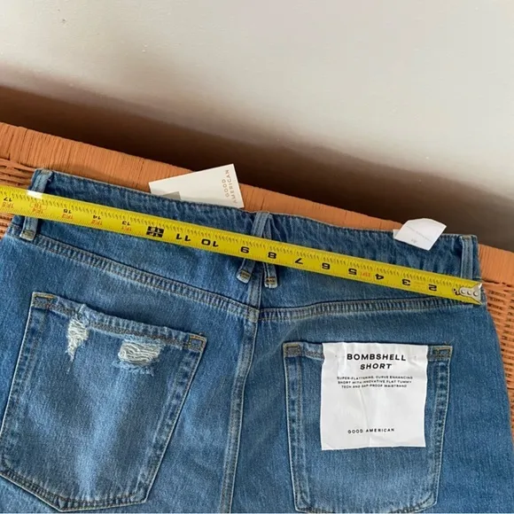 Good American Bombshell Jean Shorts Raw Hem Blue 686 Size 15 NWT $119