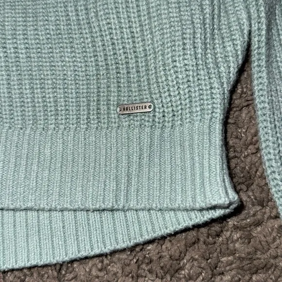 Hollister sweater