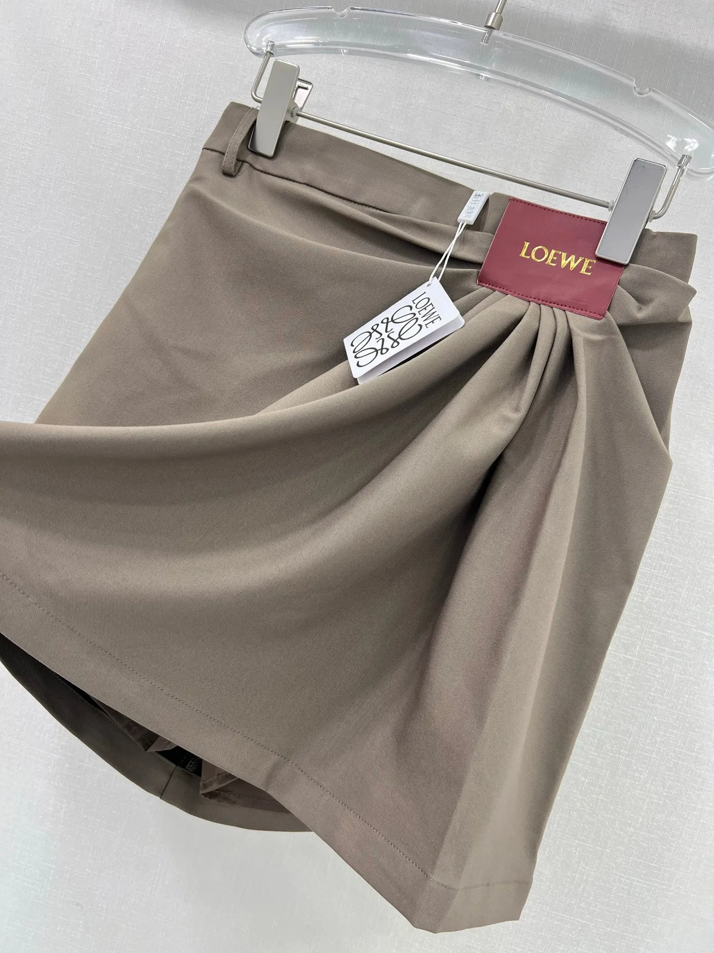 LE 25 new irregular short skirt