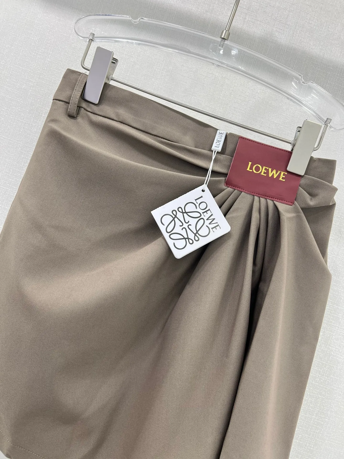 LE 25 new irregular short skirt