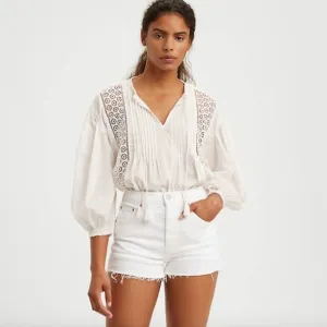 [Levi’s] White Raw Hem Jean Shorts