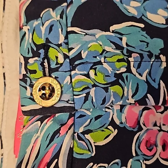 Lilly Pulitzer shorts scalloped hem, blue floral pineapple print sz 10