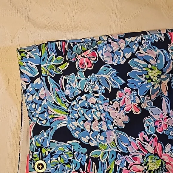 Lilly Pulitzer shorts scalloped hem, blue floral pineapple print sz 10