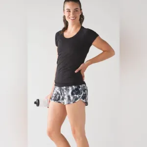lululemon Speed Shorts Black and White Floral Dye Design Lined, Size 10