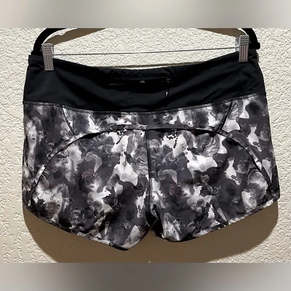 lululemon Speed Shorts Black and White Floral Dye Design Lined, Size 10