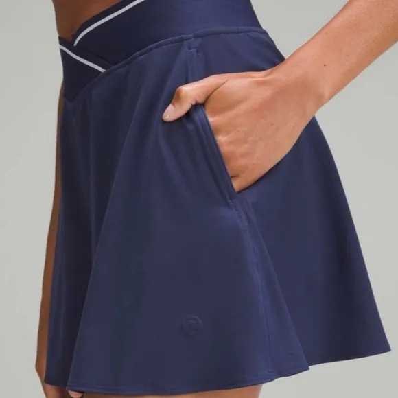 Lululemon V-Waist Mid-Rise Tennis Skirt size 4