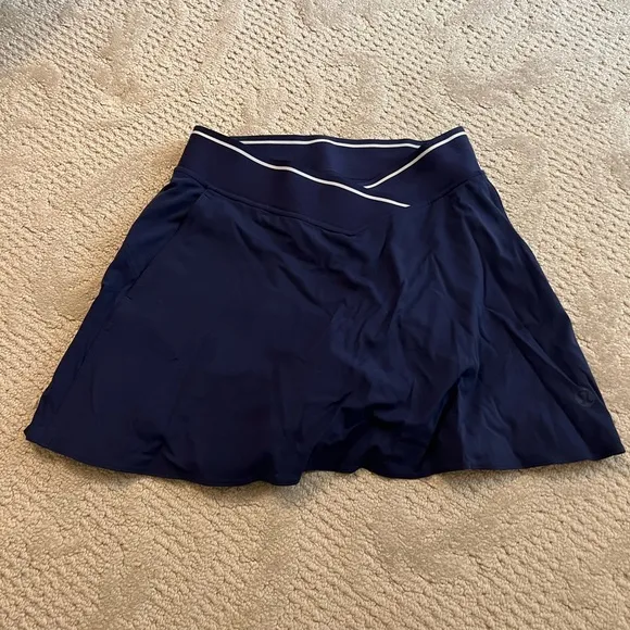 Lululemon V-Waist Mid-Rise Tennis Skirt size 4