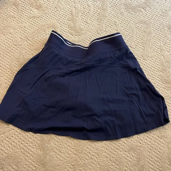 Lululemon V-Waist Mid-Rise Tennis Skirt size 4