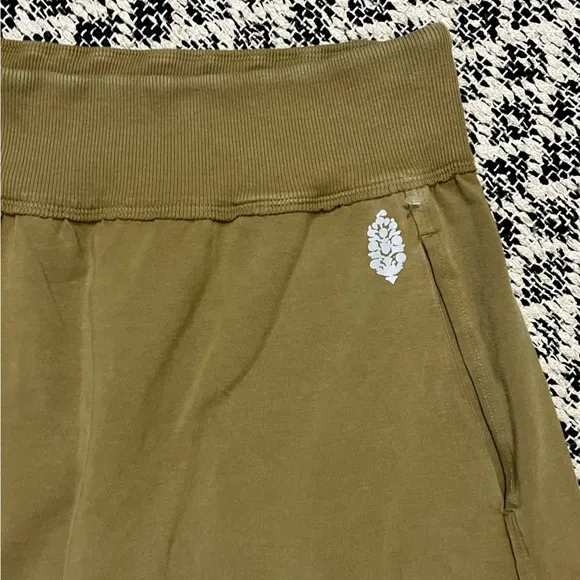 New Free People Hot Shot Harem Shorts in Khaki Tobacco Size Medium