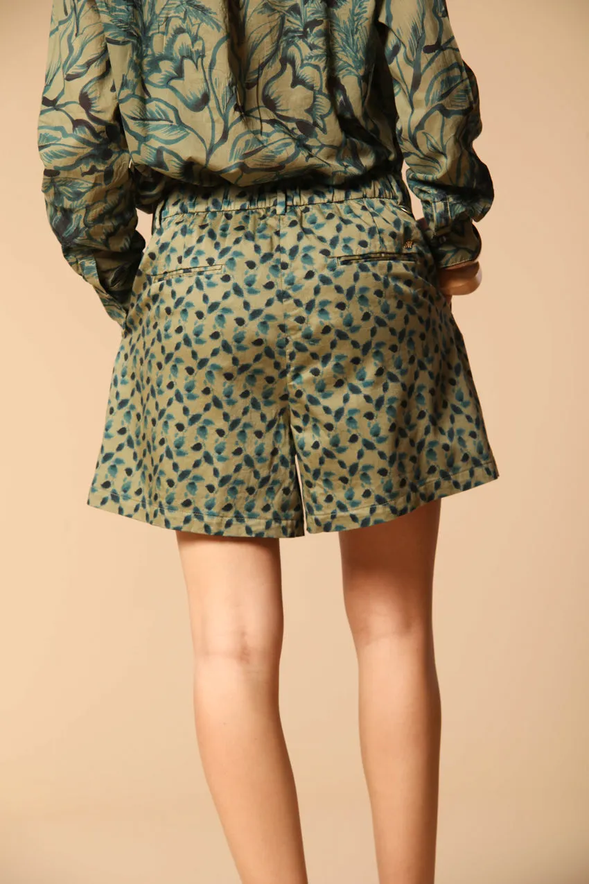 New York Cozy women's chino bermuda shorts in stretch cotton satin with leaf print relaxed fit 