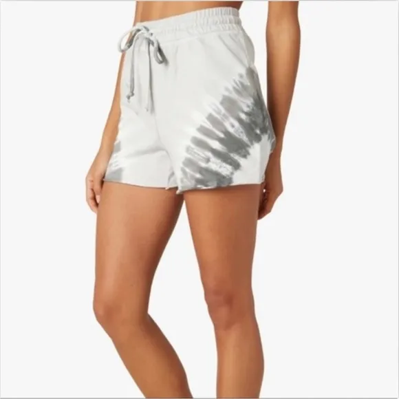NWOT Beyond Yoga Tie Dye Come Through Shorts - Gray Tie Dye