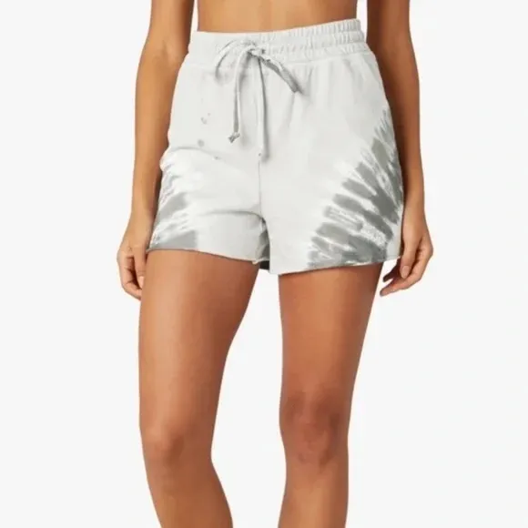 NWOT Beyond Yoga Tie Dye Come Through Shorts - Gray Tie Dye