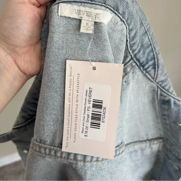 NWT VEVERET STUDDED CROPPED DENIM JACKET LIGHT WASH SIZE SMALL