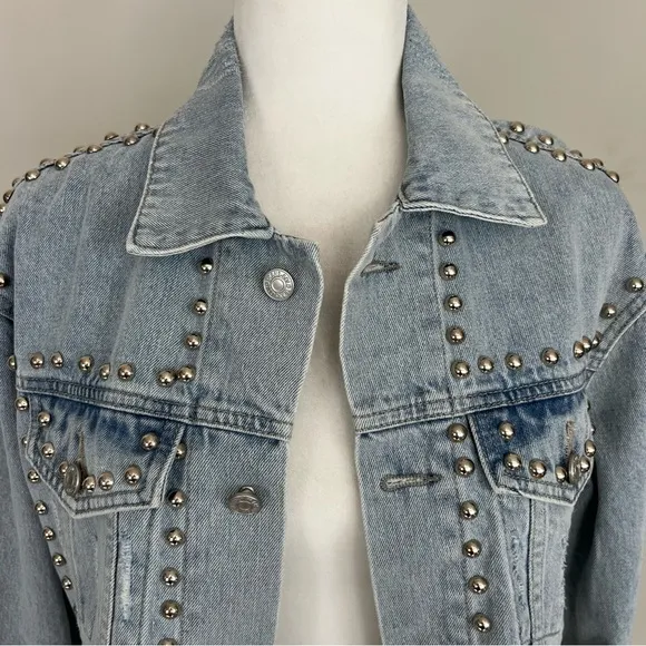 NWT VEVERET STUDDED CROPPED DENIM JACKET LIGHT WASH SIZE SMALL