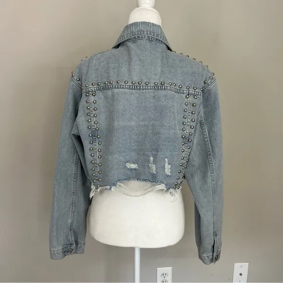 NWT VEVERET STUDDED CROPPED DENIM JACKET LIGHT WASH SIZE SMALL