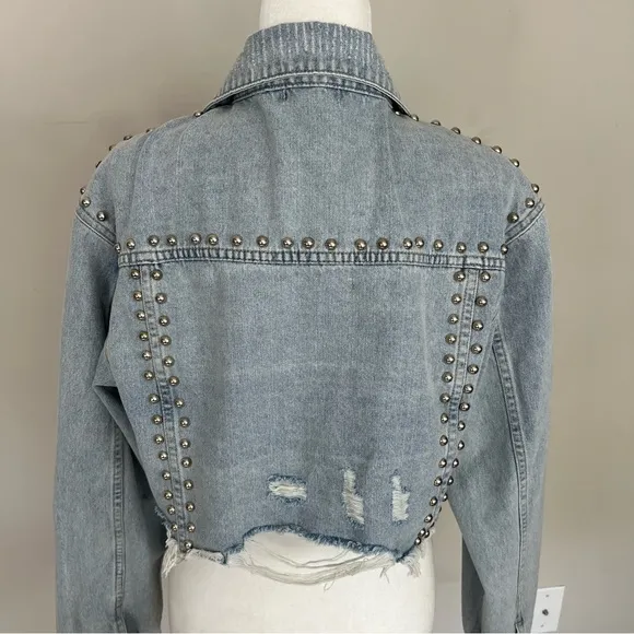 NWT VEVERET STUDDED CROPPED DENIM JACKET LIGHT WASH SIZE SMALL