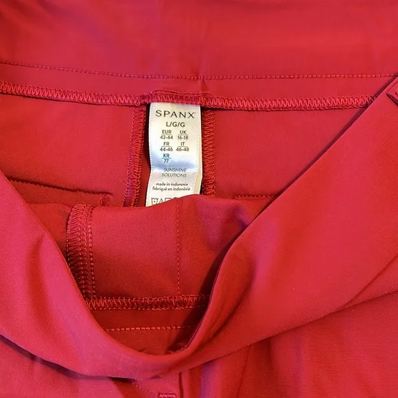 Spanx Large Shorts Sunshine Short 6” in Dark Cherry UPF 50  back pockets NWT