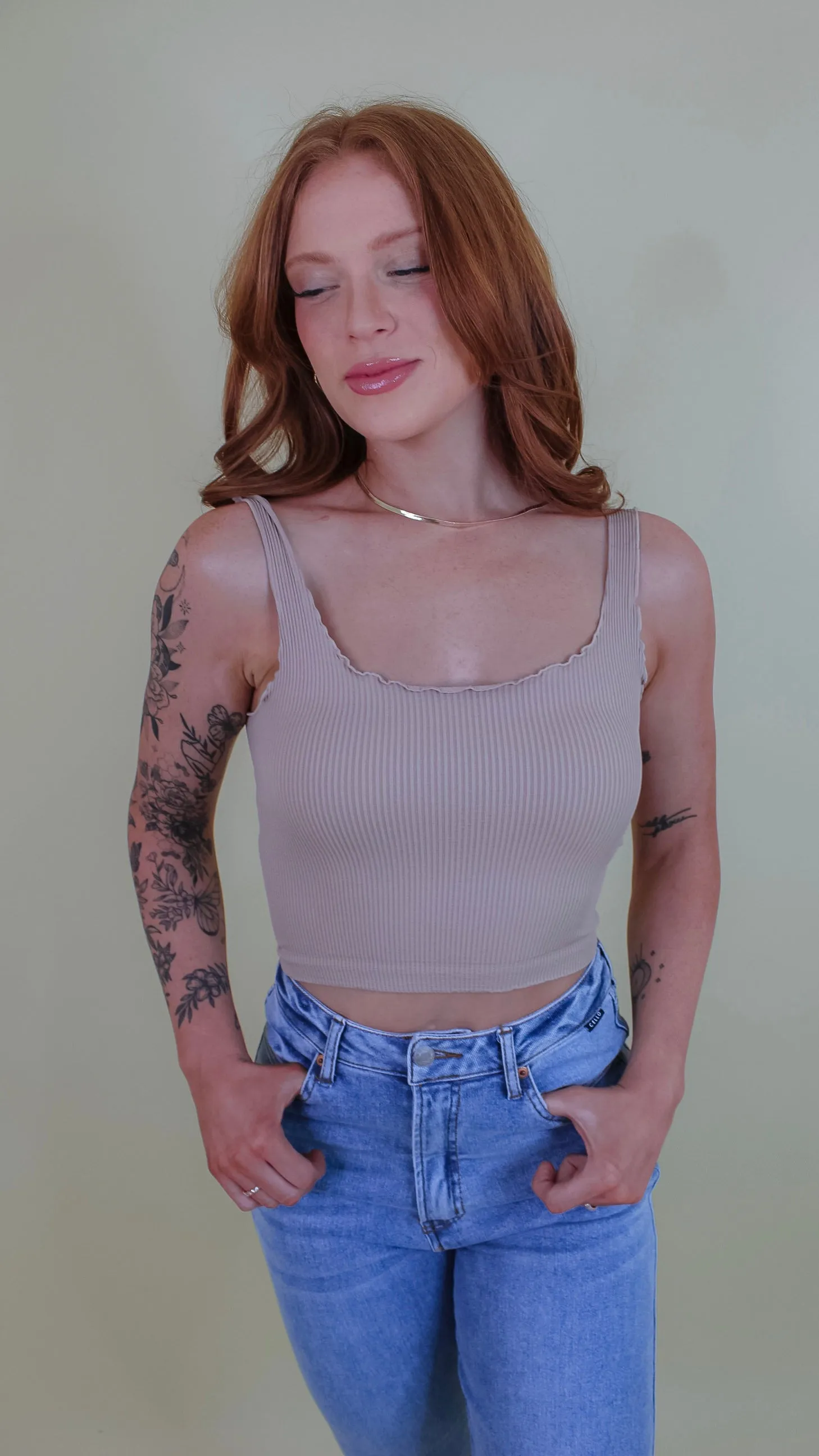 Sylvie Lettuce Edge Ribbed Basic - Almond