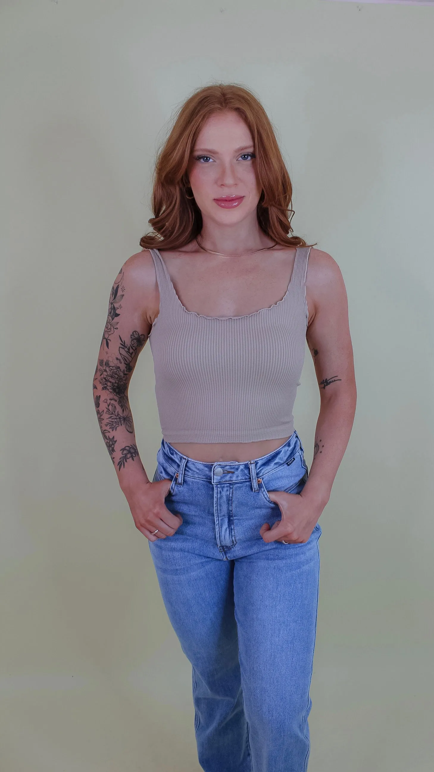 Sylvie Lettuce Edge Ribbed Basic - Almond