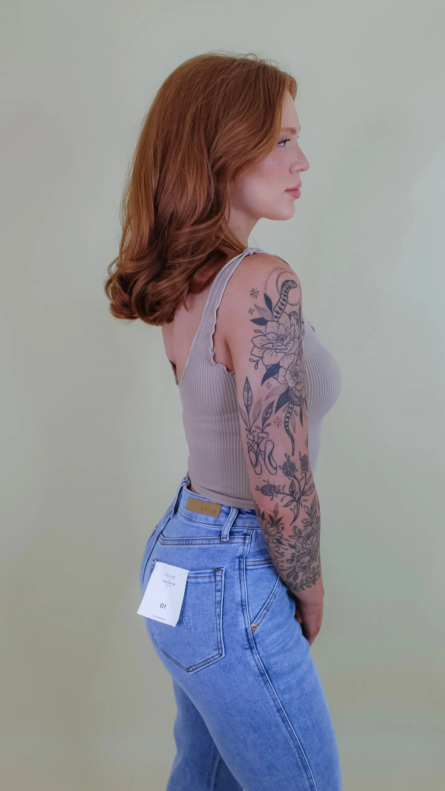 Sylvie Lettuce Edge Ribbed Basic - Almond