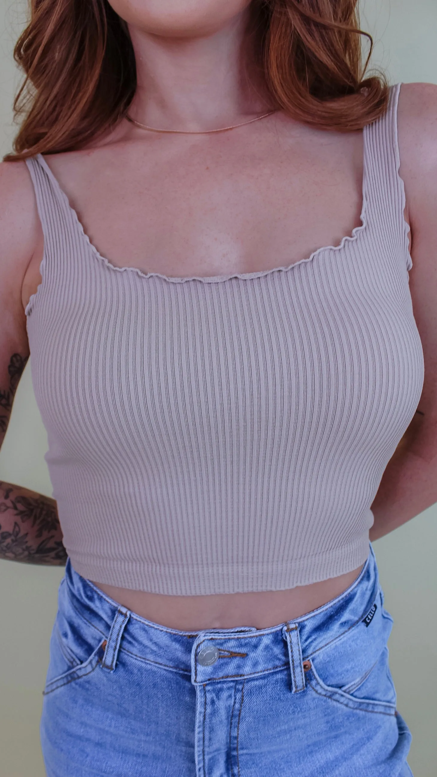 Sylvie Lettuce Edge Ribbed Basic - Almond