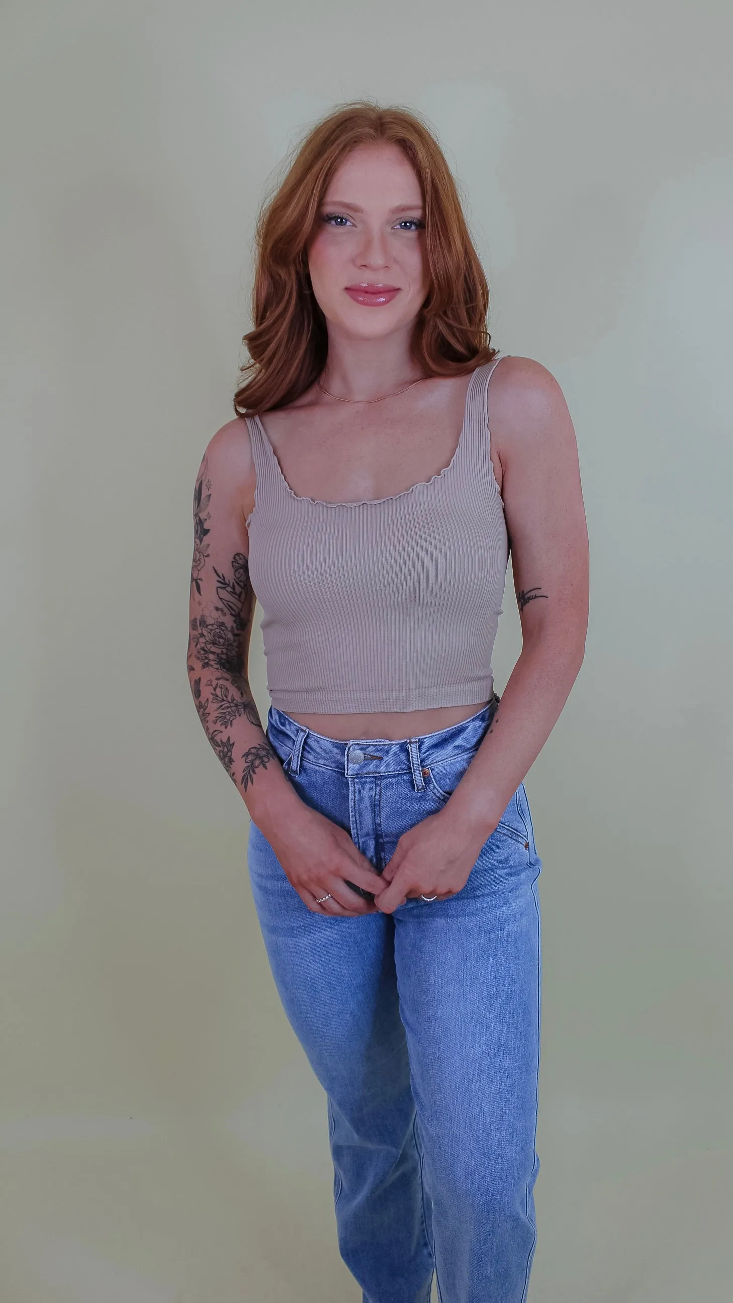 Sylvie Lettuce Edge Ribbed Basic - Almond