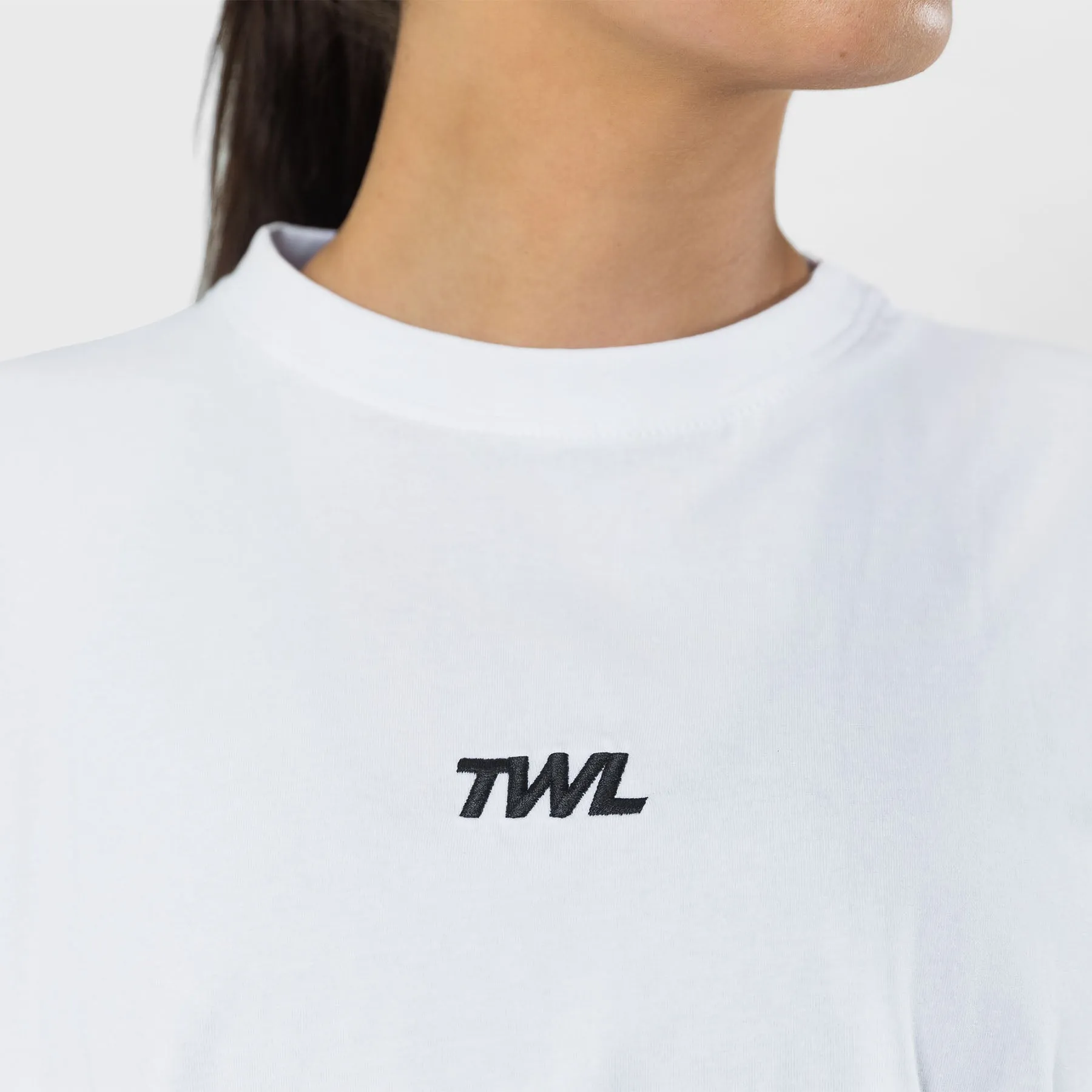 TWL - WOMEN'S OVERSIZED CROPPED T-SHIRT - WHITE/BLACK