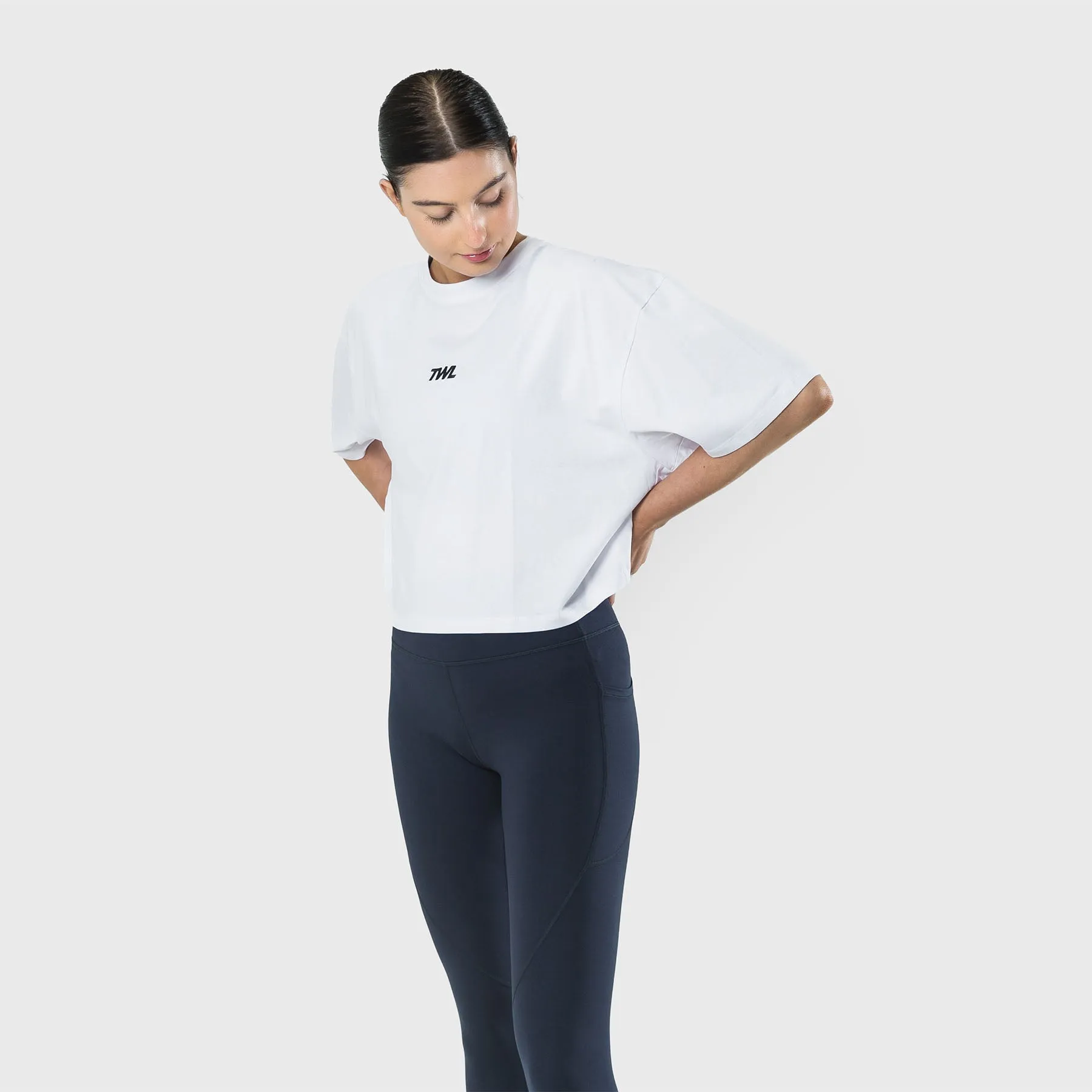 TWL - WOMEN'S OVERSIZED CROPPED T-SHIRT - WHITE/BLACK